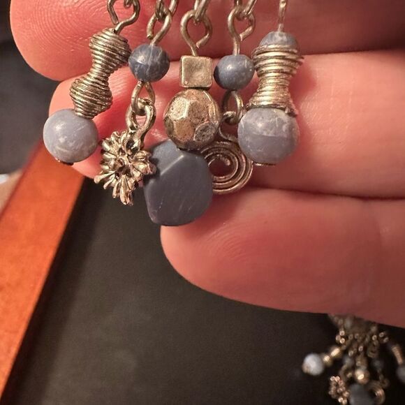 Silver round base earring with dangling beads - Picture 6 of 7